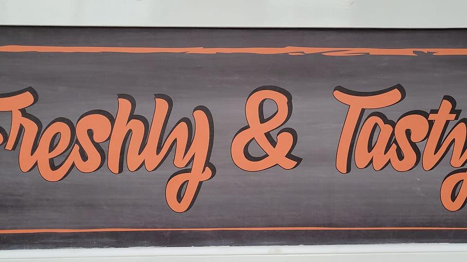 Freshly & Tasty Logo