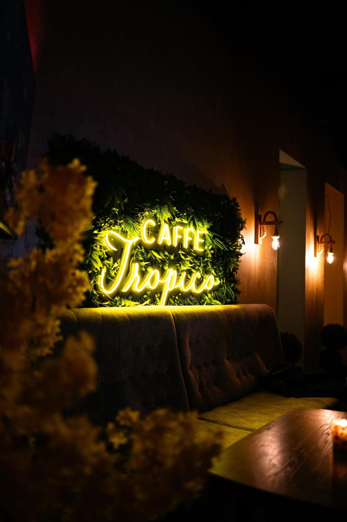 Caffe Tropico Logo